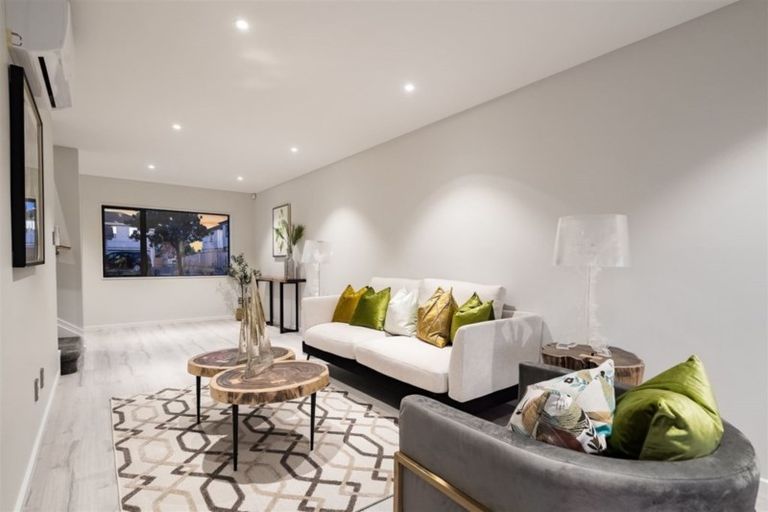 Photo of property in 48 Bordeaux Parade, Te Atatu South, Auckland, 0610