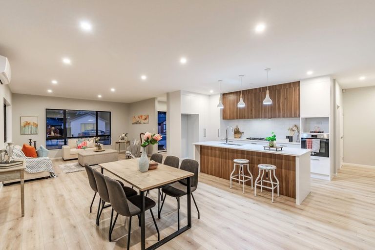 Photo of property in 15 Ropere Street, Kumeu, 0810