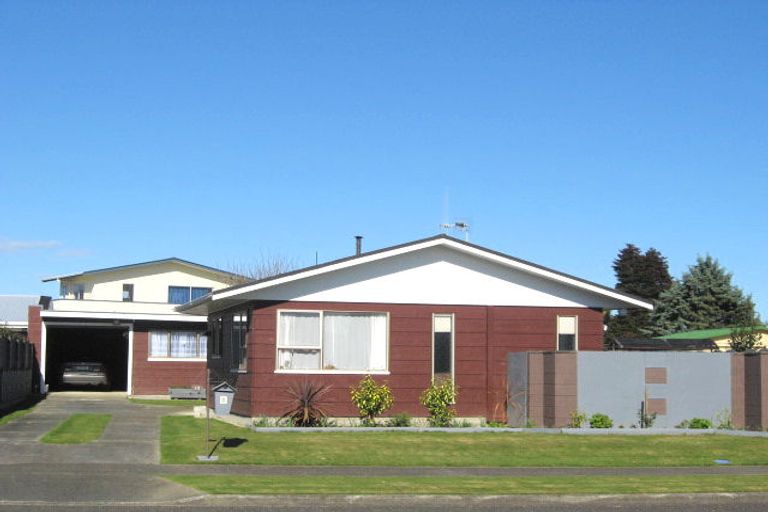 Photo of property in 12 Matipo Street, Levin, 5510
