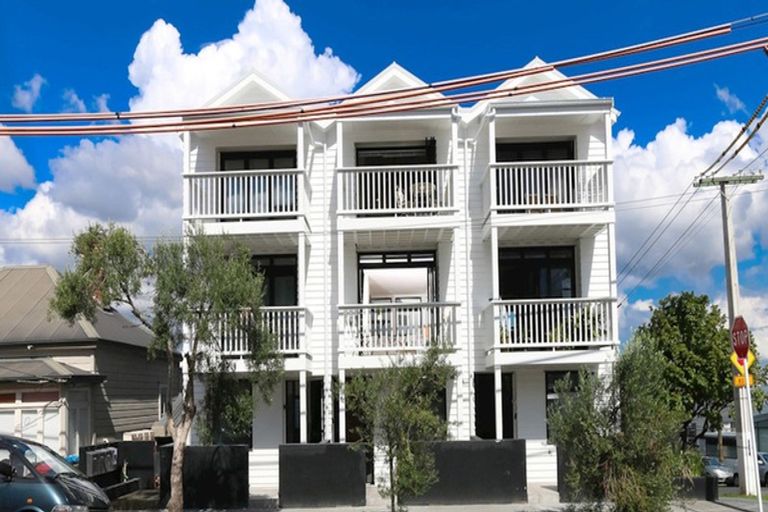 Photo of property in 2/10 Rose Road, Grey Lynn, Auckland, 1021