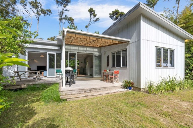 Photo of property in 105 Bays Road, Orere Point, 2585