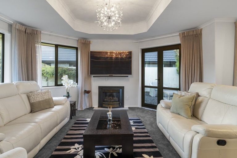 Photo of property in 20 Gemini Place, Kawaha Point, Rotorua, 3010