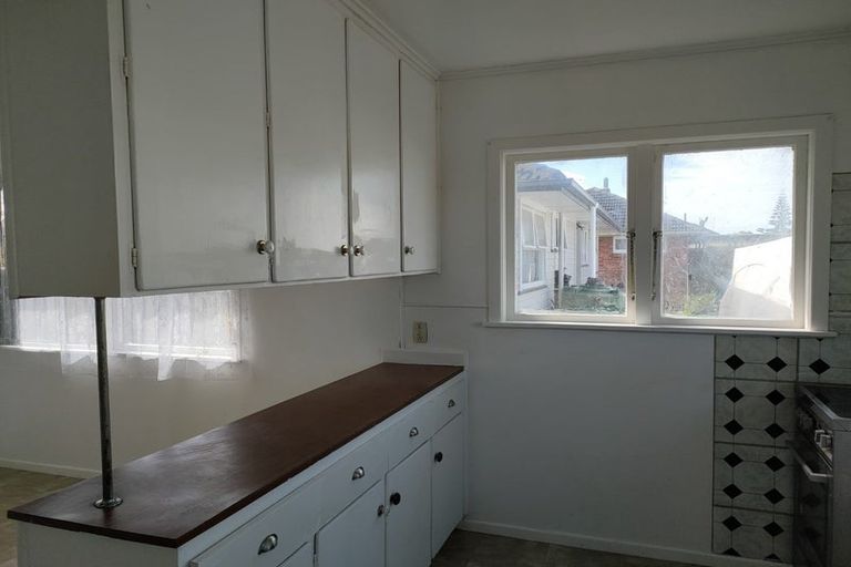 Photo of property in 25 Raglan Street, Mangere East, Auckland, 2024