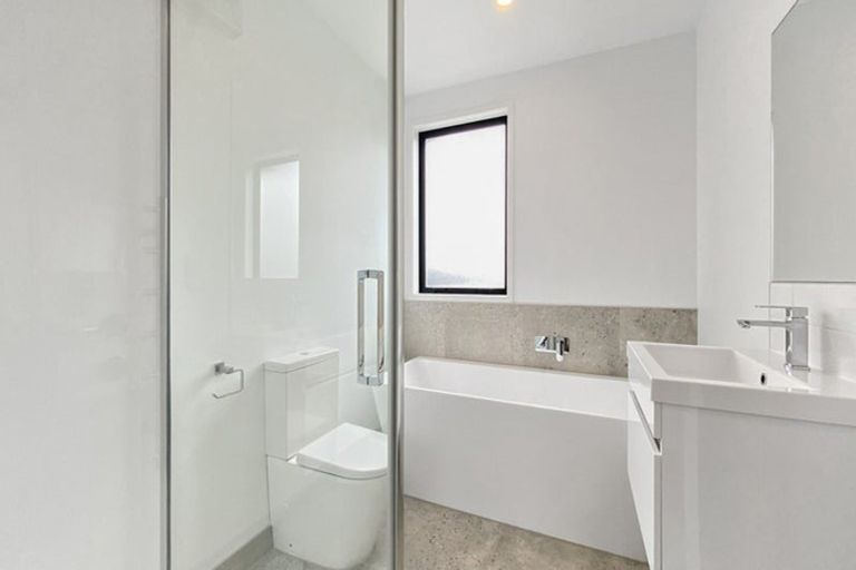 Photo of property in 17b Cessna Crescent, Mangere, Auckland, 2022