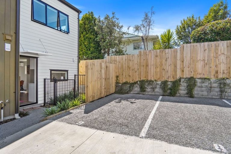 Photo of property in 9/35 Garadice Road, Rothesay Bay, Auckland, 0630