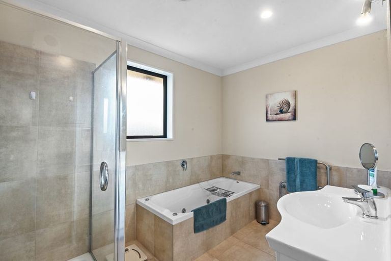 Photo of property in 8 Sandalwood Place, Waimairi Beach, Christchurch, 8083