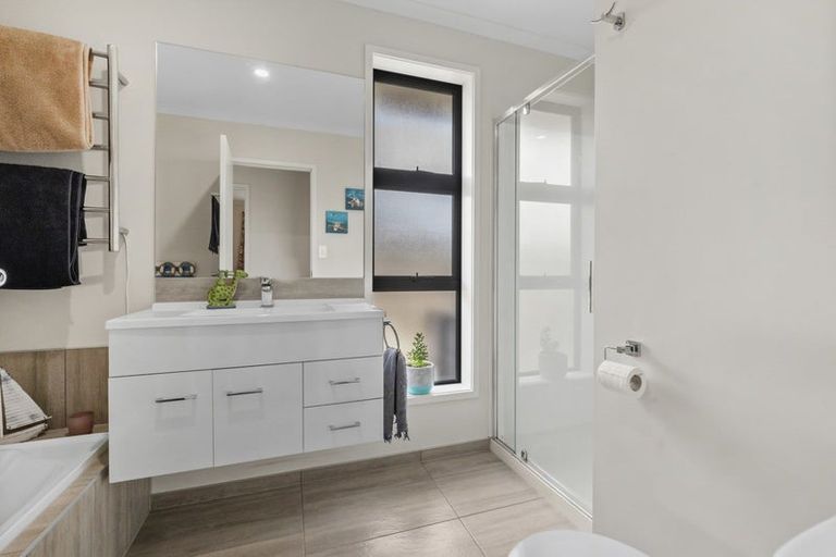 Photo of property in 20 Costello Drive, Ngatea, 3503