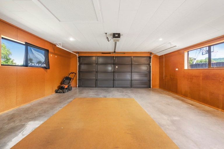 Photo of property in 10 Heaphy Place, Pukehangi, Rotorua, 3015