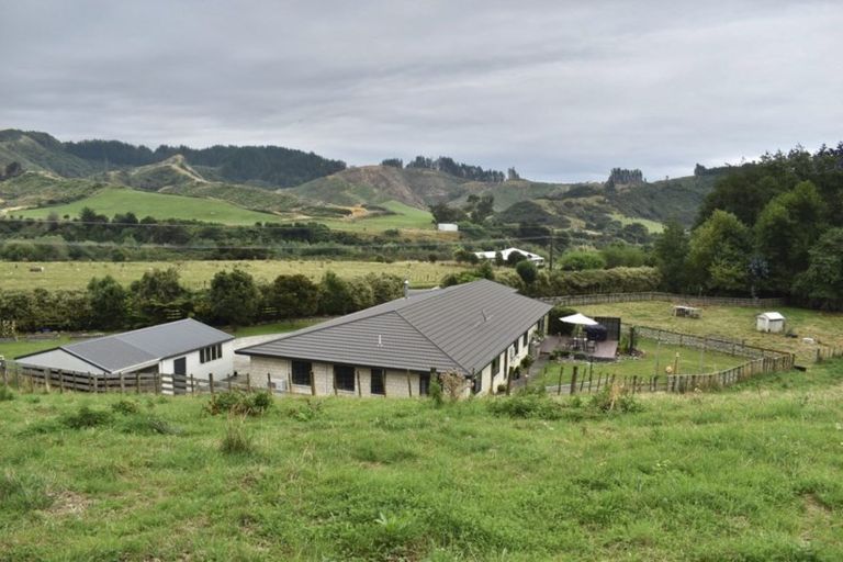 Photo of property in 283 North Manakau Road, Manakau, 5573