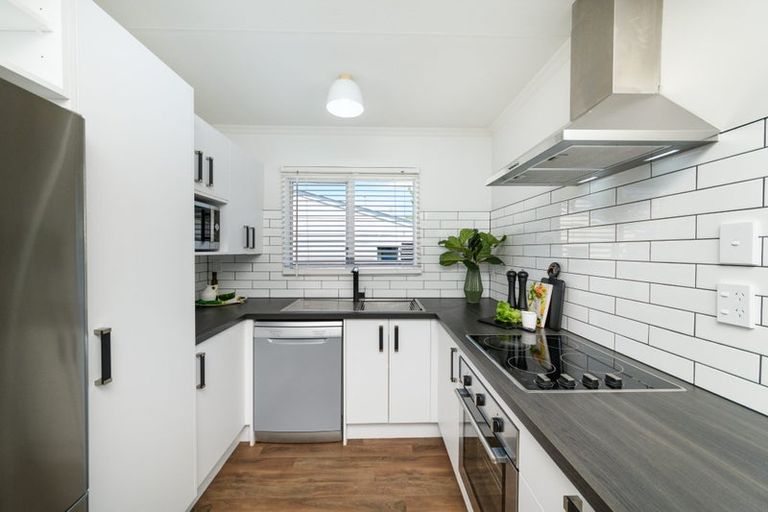 Photo of property in 2 Coromandel Court, Roslyn, Palmerston North, 4414