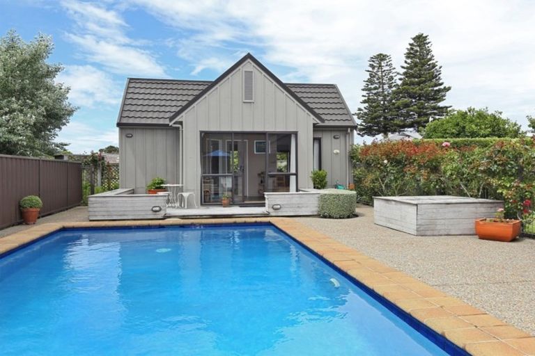Photo of property in 18 Airini Road, Waimarama, Havelock North, 4294
