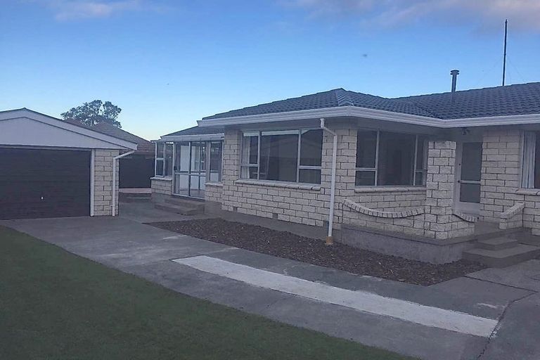 Photo of property in 32 Dunbarton Street, Redwood, Christchurch, 8051