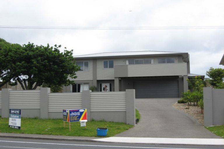 Photo of property in 1066 Whangaparaoa Road, Tindalls Beach, Whangaparaoa, 0930
