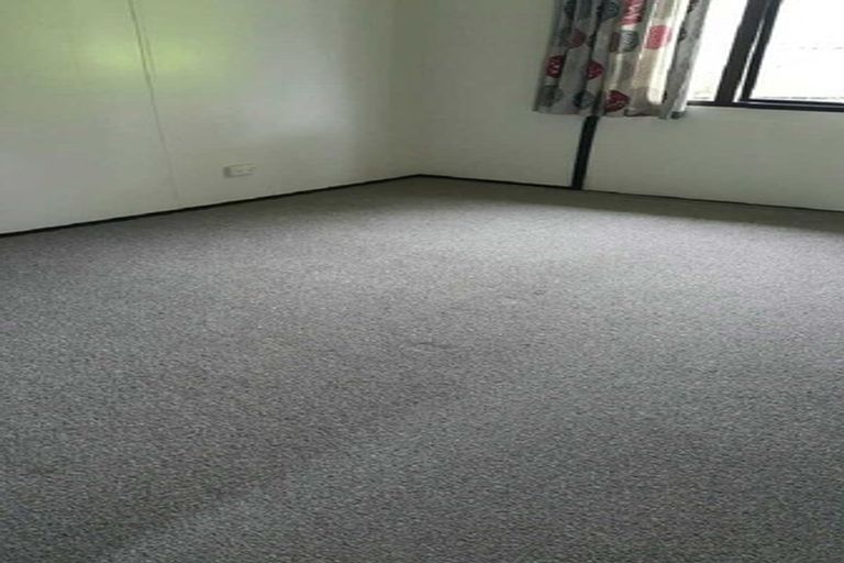 Photo of property in 1/15 Cyril Crescent, West Harbour, Auckland, 0618