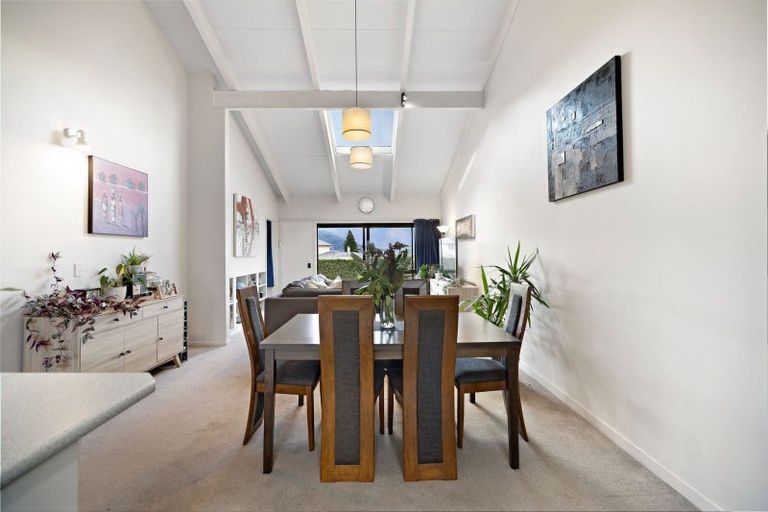 Photo of property in 4a Avalon Crescent, Fernhill, Queenstown, 9300