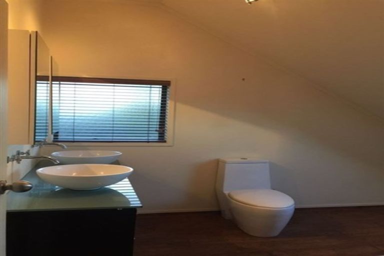 Photo of property in 132 Manuka Road, Bayview, Auckland, 0629