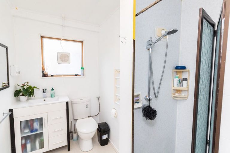 Photo of property in 1 Paddington Grove, Karori, Wellington, 6012