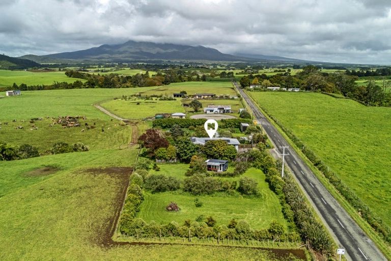 Photo of property in 17 Upper Pitone Road, Pitone, New Plymouth, 4374