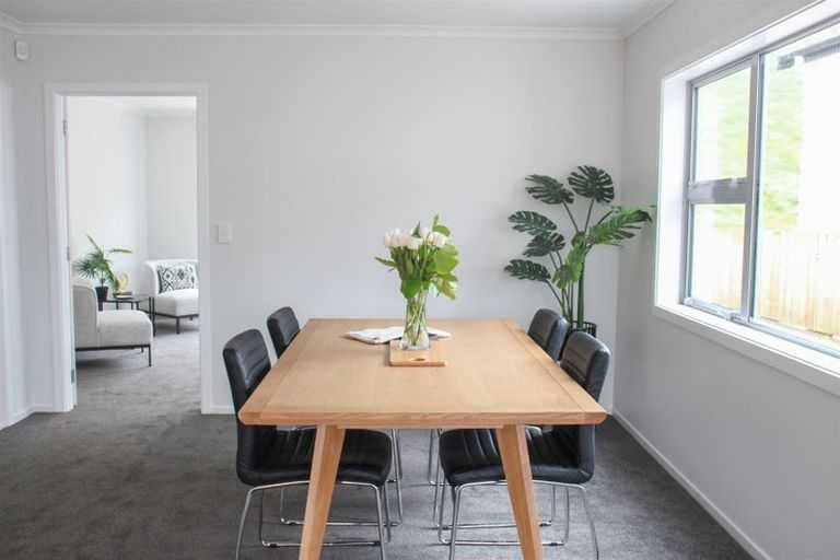 Photo of property in 9 Stockport Grove, Churton Park, 6037