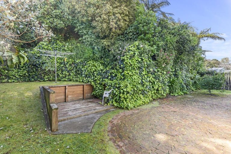Photo of property in 23 Ambury Place, Merrilands, New Plymouth, 4312