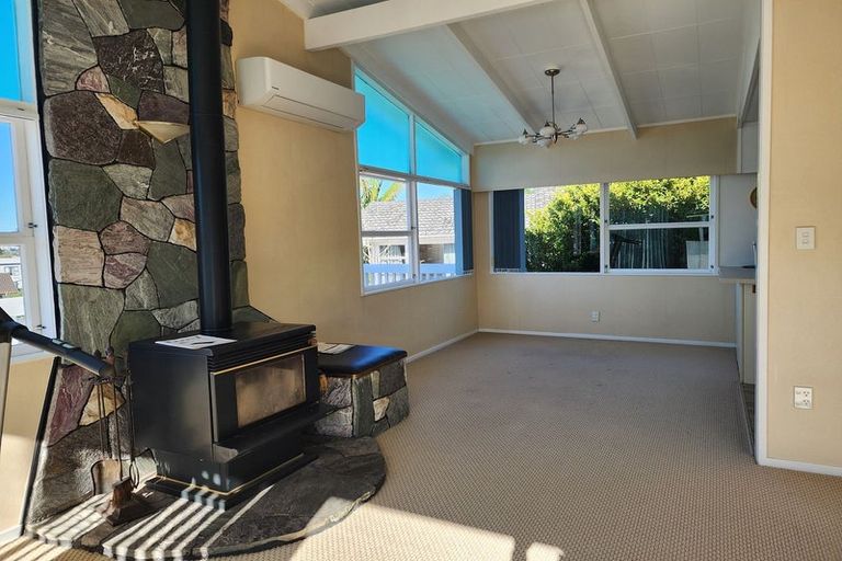 Photo of property in 24 Megan Avenue, Pakuranga Heights, Auckland, 2010