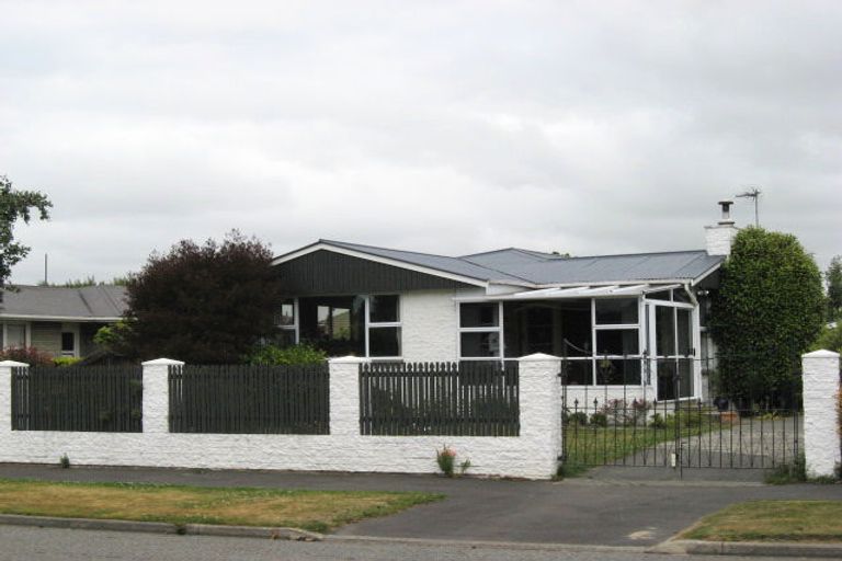 Photo of property in 11 Birkenhead Street, Avonhead, Christchurch, 8042