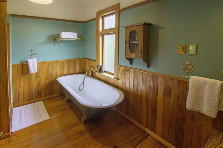 Photo of property in 16 Victoria Street, Carterton, 5713