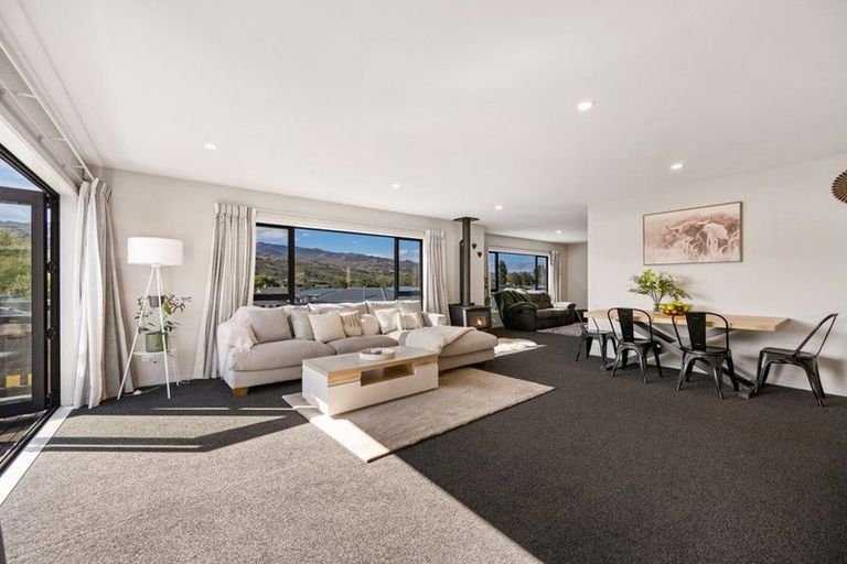 Photo of property in 71 Stratford Drive, Mount Pisa, Cromwell, 9383