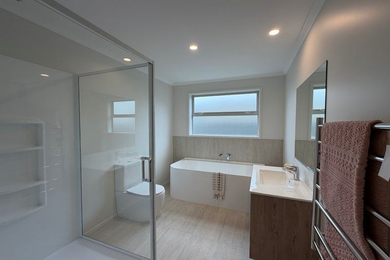 Photo of property in 23 Hammick Crescent, Pyes Pa, 3112