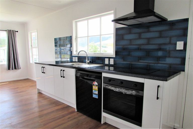 Photo of property in 33 Stockdale Street, Wainuiomata, Lower Hutt, 5014