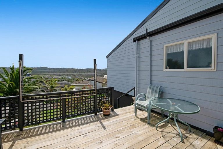 Photo of property in 8 Ngahere Views, Orewa, 0931