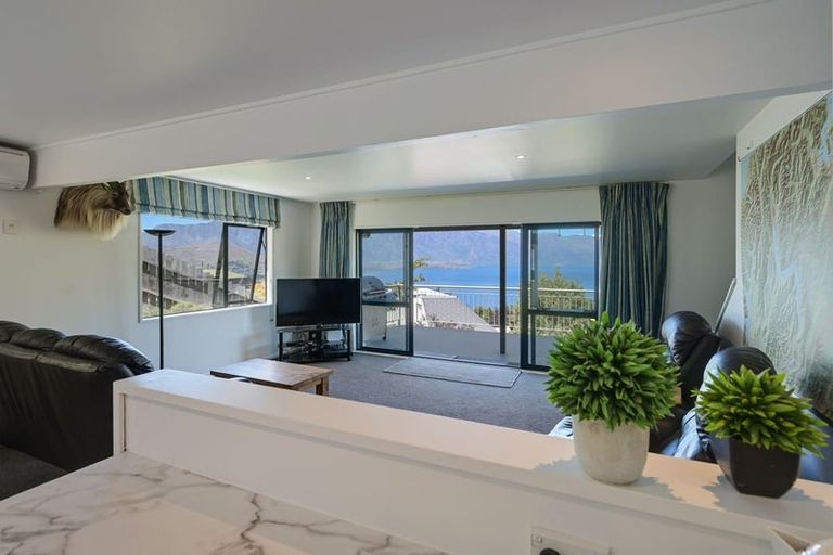 Photo of property in 30 Greenstone Place, Fernhill, Queenstown, 9300