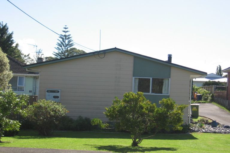 Photo of property in 2/63 Routley Drive, Glen Eden, Auckland, 0602