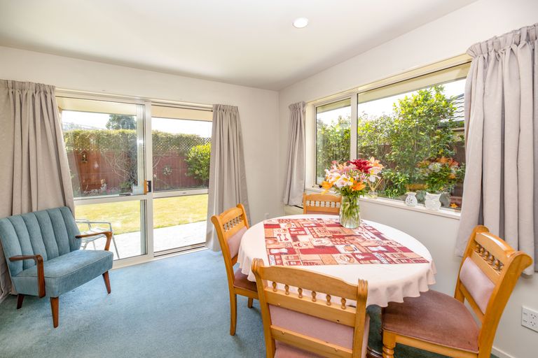 Photo of property in 3 Farquhars Road, Redwood, Christchurch, 8051