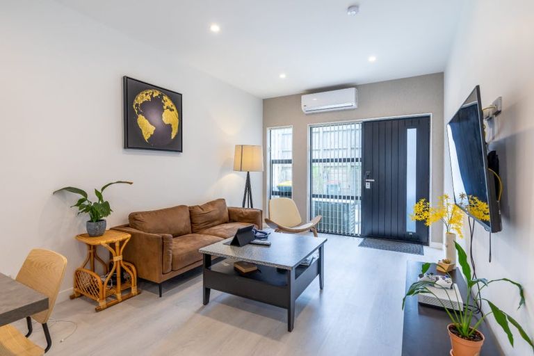 Photo of property in 10/66 Clayburn Road, Glen Eden, Auckland, 0602