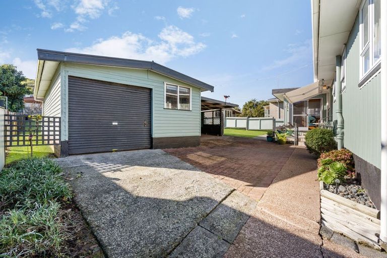 Photo of property in 109 Wallace Road, Mangere Bridge, Auckland, 2022