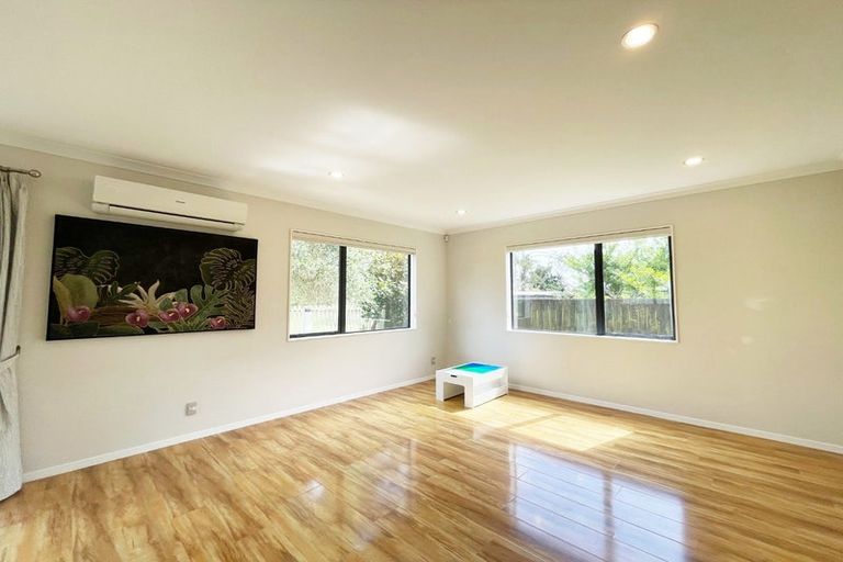 Photo of property in 324a Royal Road, Massey, Auckland, 0614