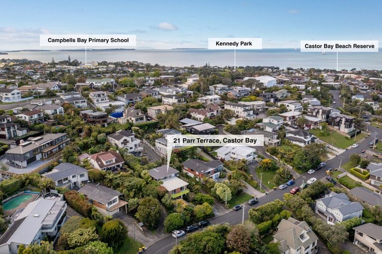Photo of property in 21 Parr Terrace, Castor Bay, Auckland, 0620