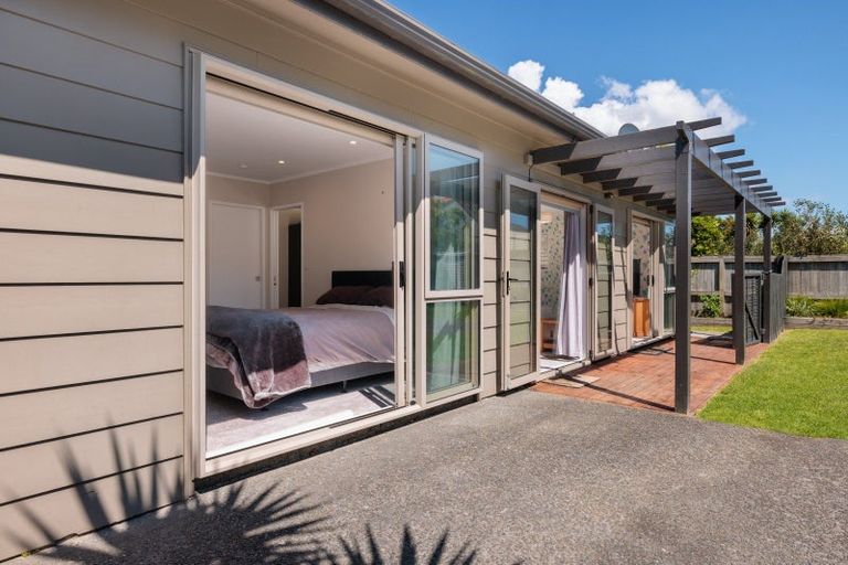 Photo of property in 128b Karewa Parade, Papamoa Beach, Papamoa, 3118