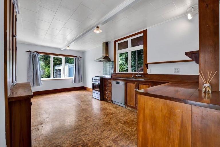 Photo of property in 10 Cameron Street, Hawera, 4610