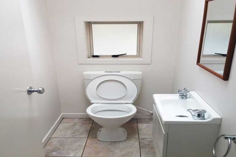 Photo of property in 6 Ponderosa Drive, Oteha, Auckland, 0632