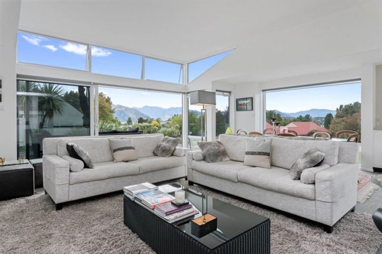 Photo of property in 33 Sargood Drive, Wanaka, 9305