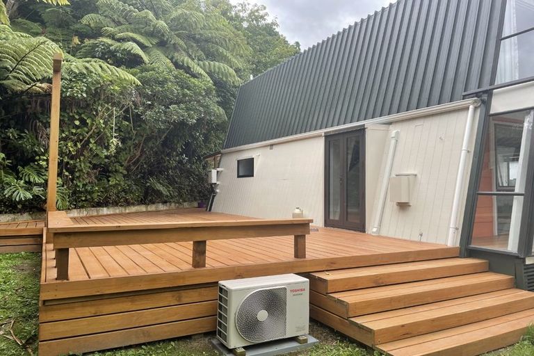 Photo of property in 39 London Road, Korokoro, Lower Hutt, 5012