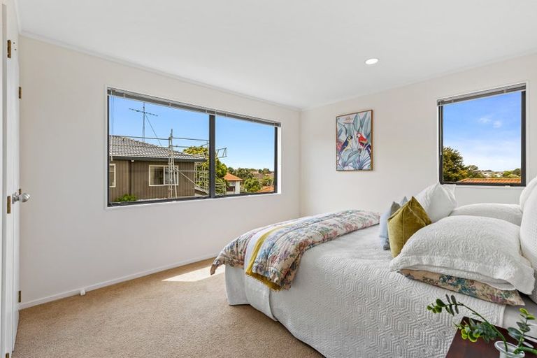 Photo of property in 2/10 Kells Place, Botany Downs, Auckland, 2010