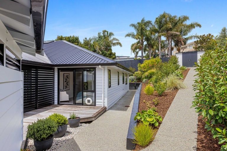 Photo of property in 4 Grovenor Drive, Orewa, 0931