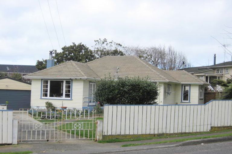 Photo of property in 15 Kawiu Road, Levin, 5510