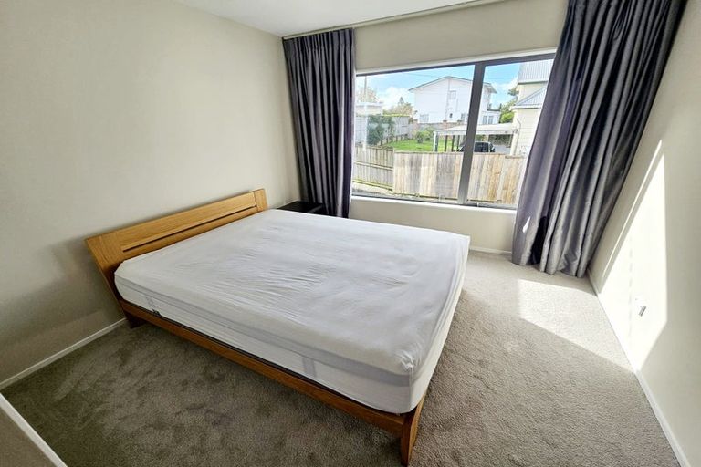 Photo of property in 247c Glenfield Road, Hillcrest, Auckland, 0627