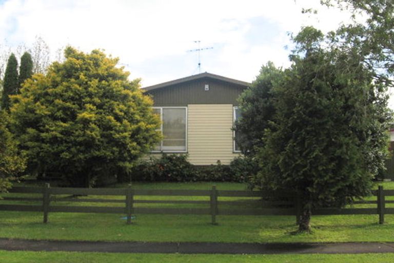 Photo of property in 3 Lynley Place, Pakuranga Heights, Auckland, 2010