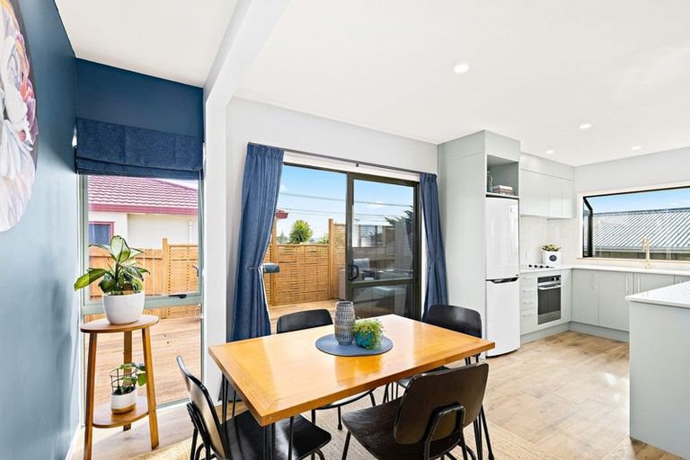 Photo of property in 8 Lasque Place, Glen Eden, Auckland, 0602