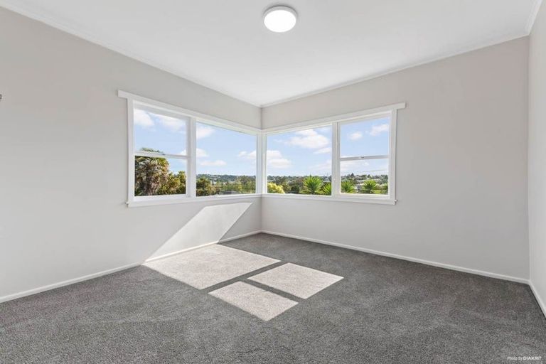 Photo of property in 26 Bond Crescent, Forrest Hill, Auckland, 0620